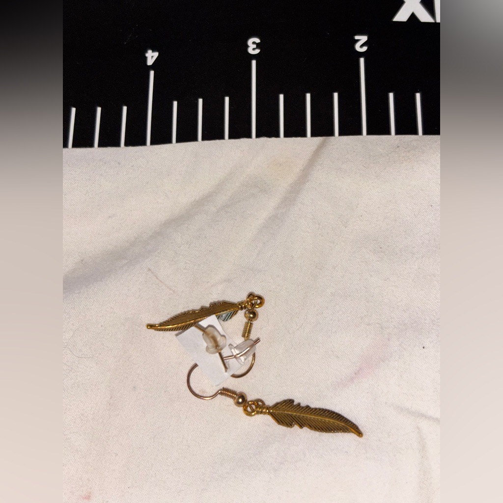 Neiman Marcus Gold Dangle Earrings 27$